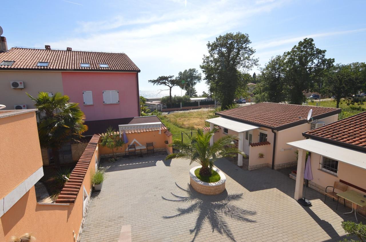 Apartmani Dekovic Materada Porec Exterior photo