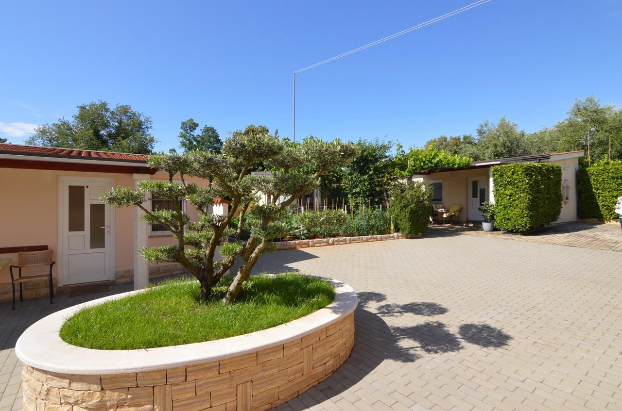 Apartmani Dekovic Materada Porec Exterior photo